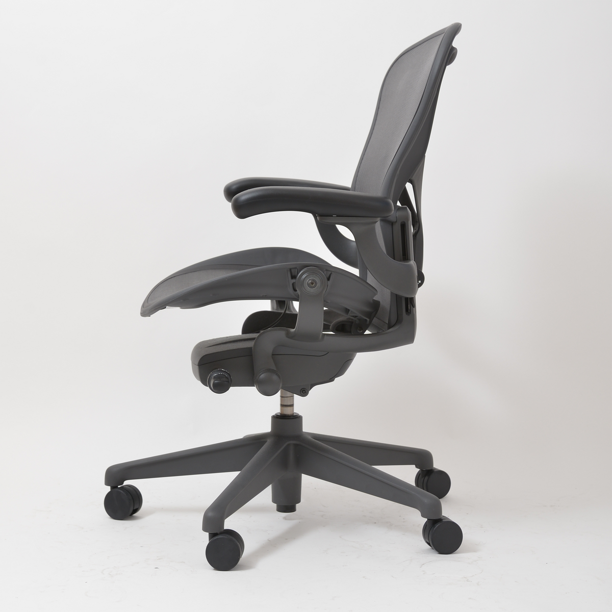 【中古 S(美品)】Aeron Chair(アーロンチェア) AER1B23DW ALPG1G1G1BBBK23103【＊使用期間：1ヶ月程度＊】