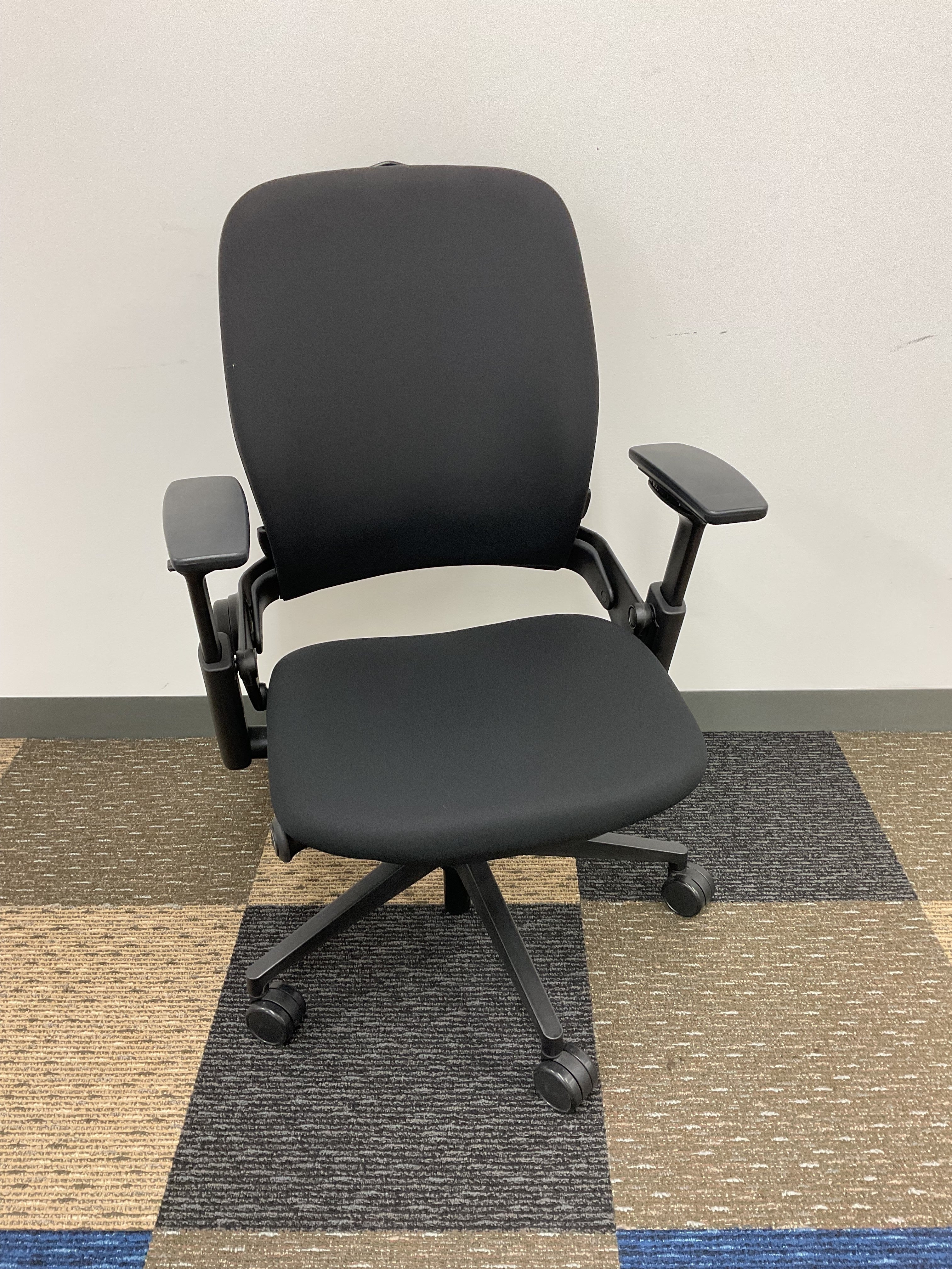 【中古A】リープ / 可動肘・ブラック系