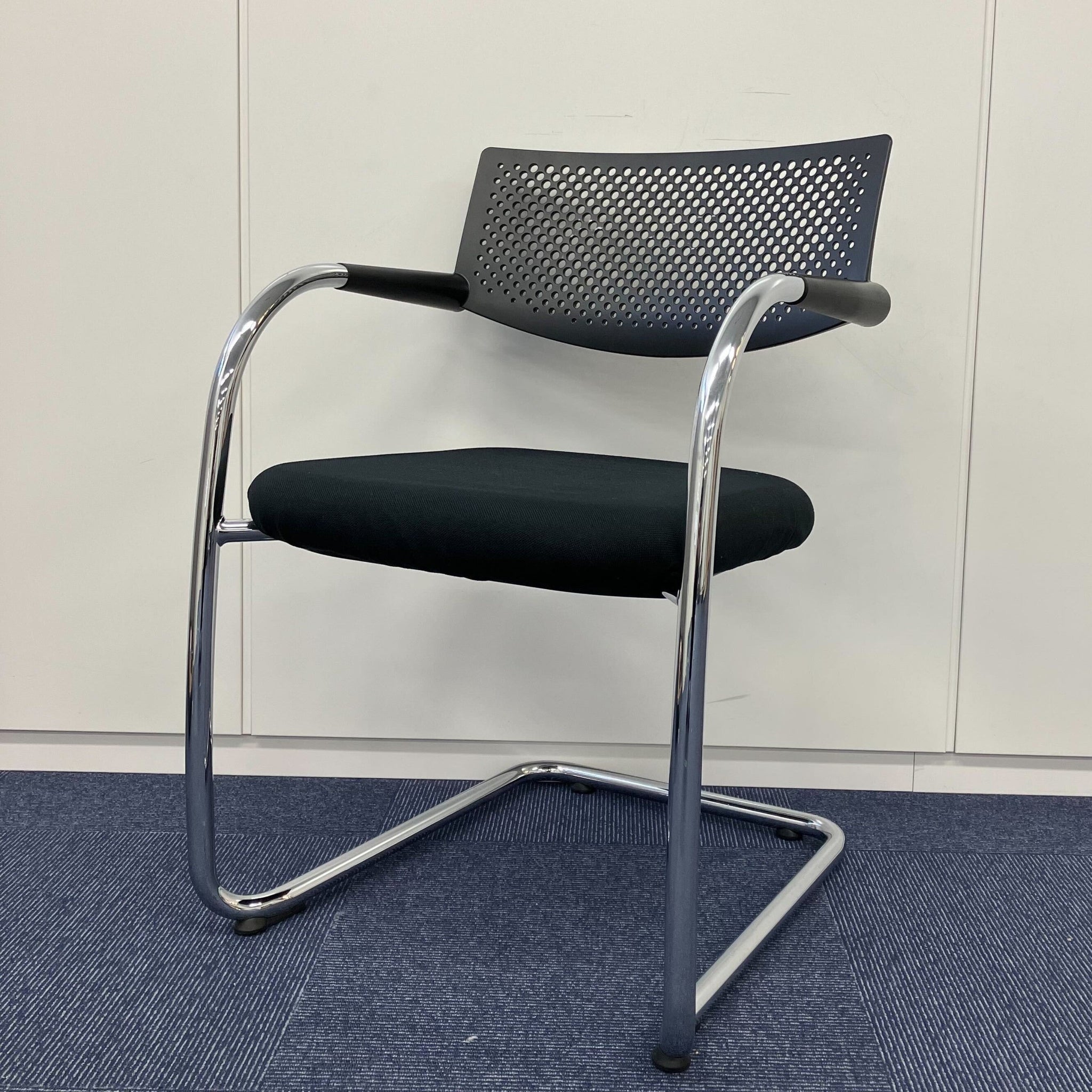 中古】ヴィトラ vitra. ビザビ2 ブラック×アイボリー 2023122905 中古】ヴィトラ vitra. ビザビ2 ブラック×アイボリー 2023122905