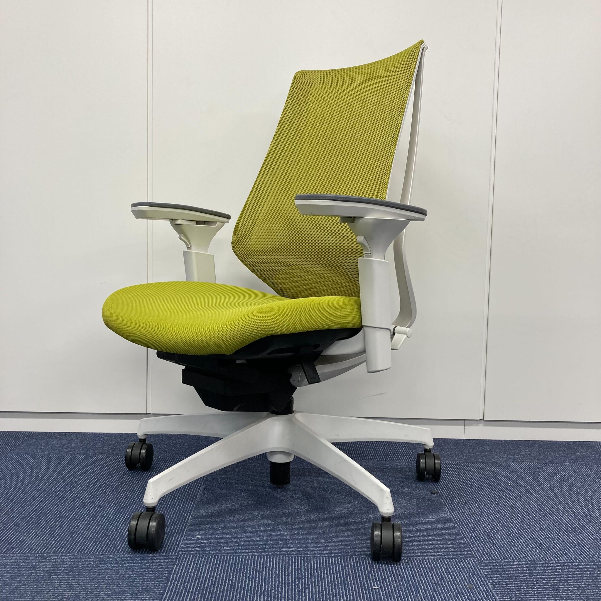 中古 S(美品)】nort(ノートチェア) KJ-180JE-W9B4 厚ぼったく 