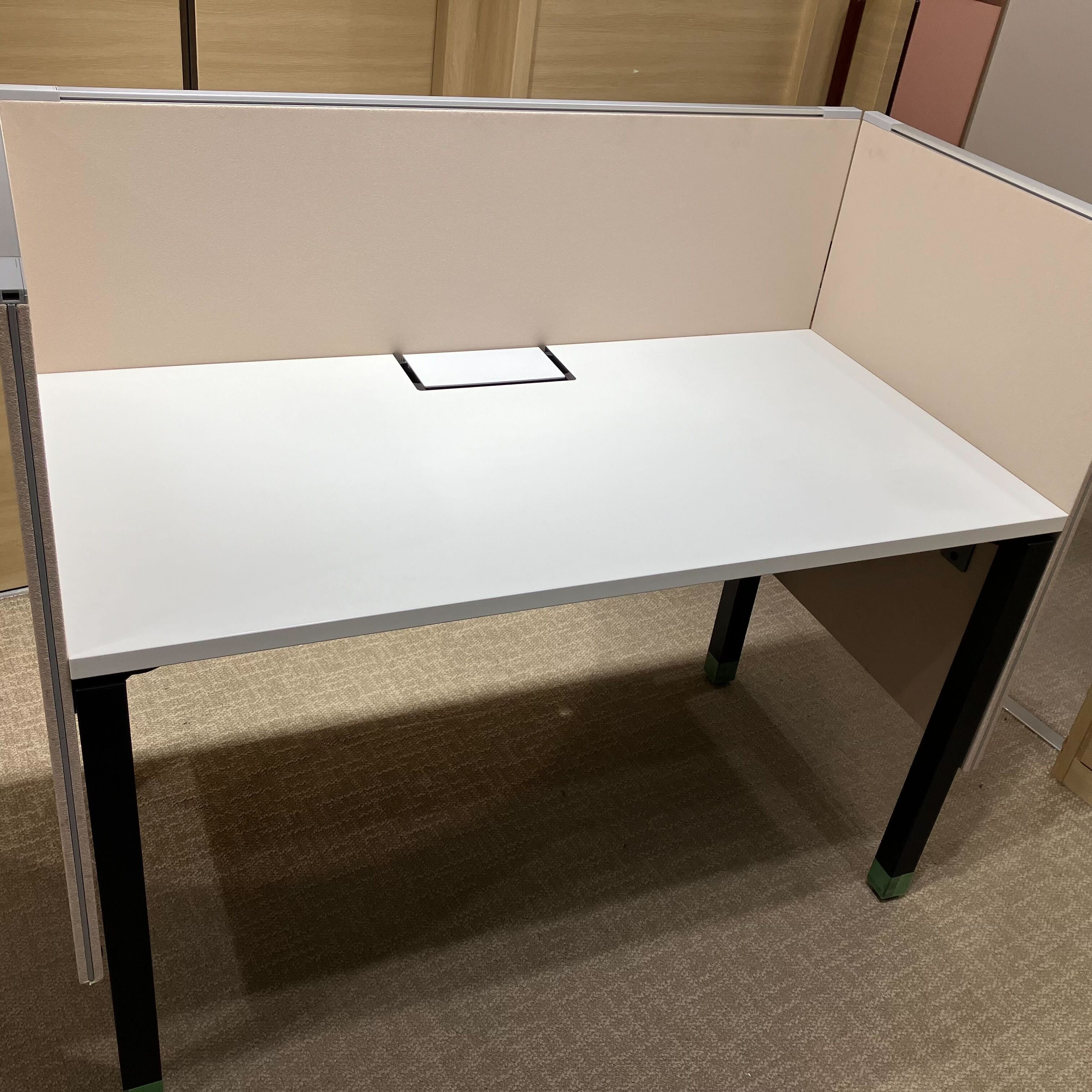 【中古A】WORKFIT(ワークフィット)　パネル付きデスク（W1200）