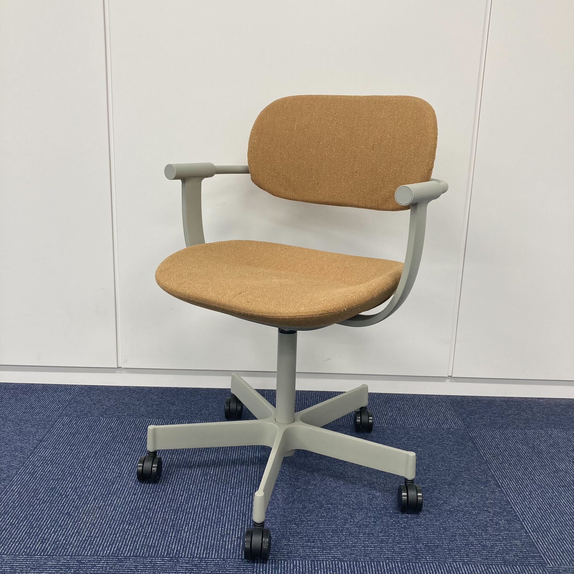 中古 S(美品)】KG825CDM1-L4Y2 | イトーキ vertebra03 オフィスチェア 