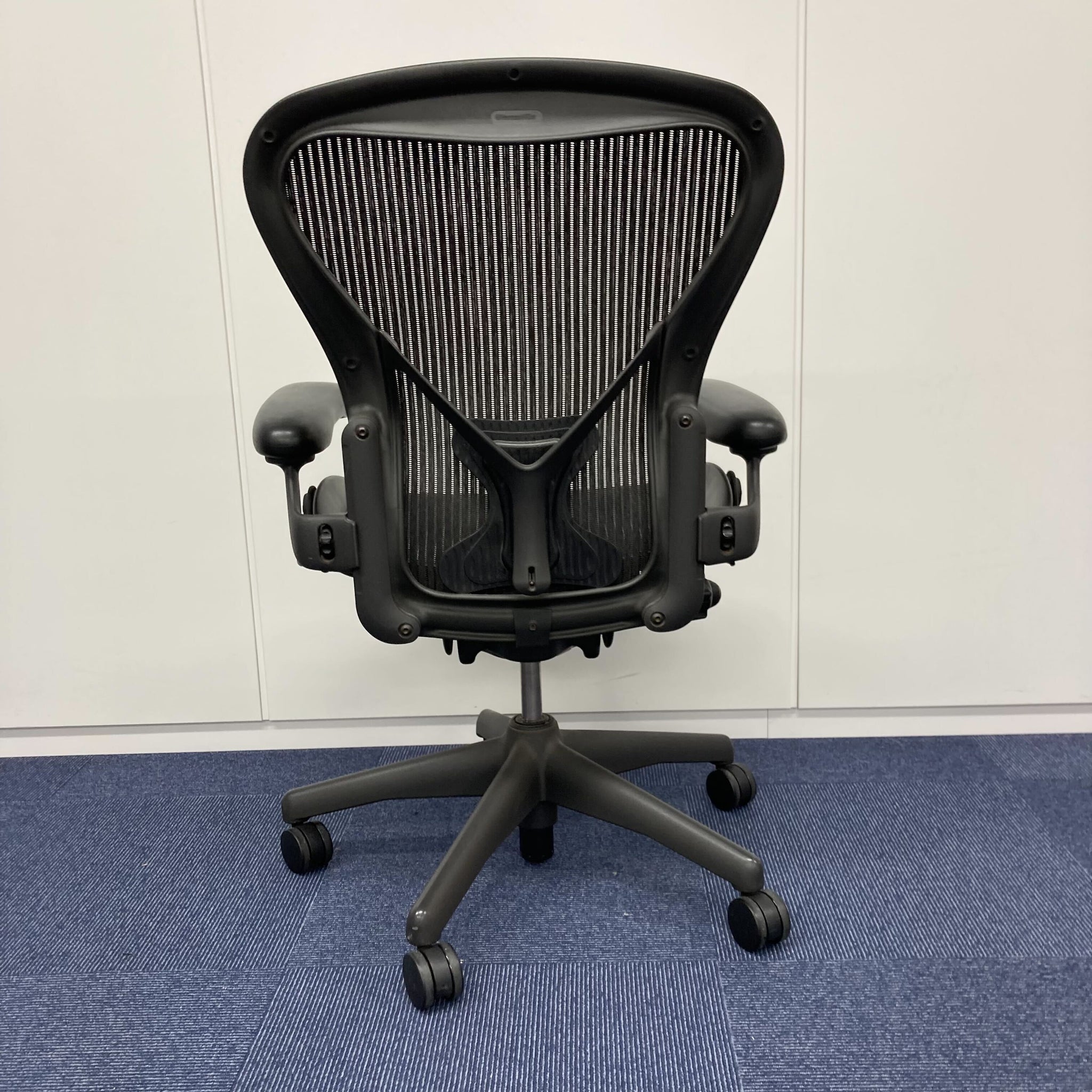 中古 A(中古品)】AE123AWB AEI00039643 PJG1BBBK3D01 | ハーマンミラー Aeron Chair オフィスチェア -  Kaggマルシェ