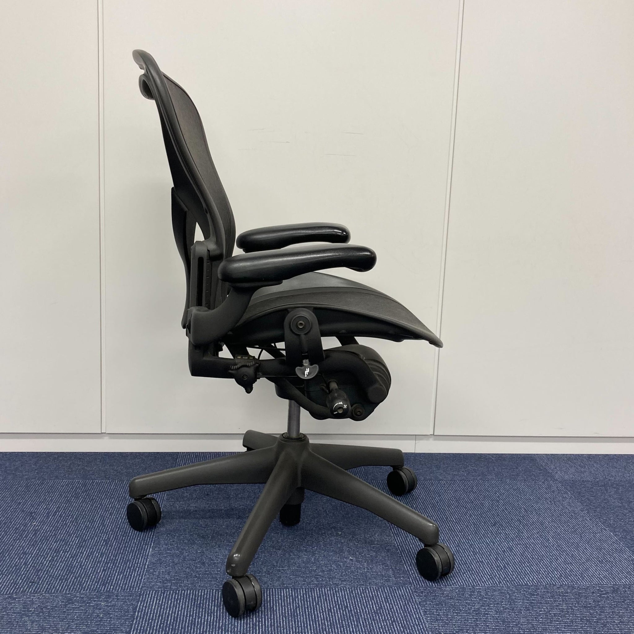 中古 A(中古品)】AE123AWB AEI00039643 PJG1BBBK3D01 | ハーマンミラー Aeron Chair オフィスチェア -  Kaggマルシェ