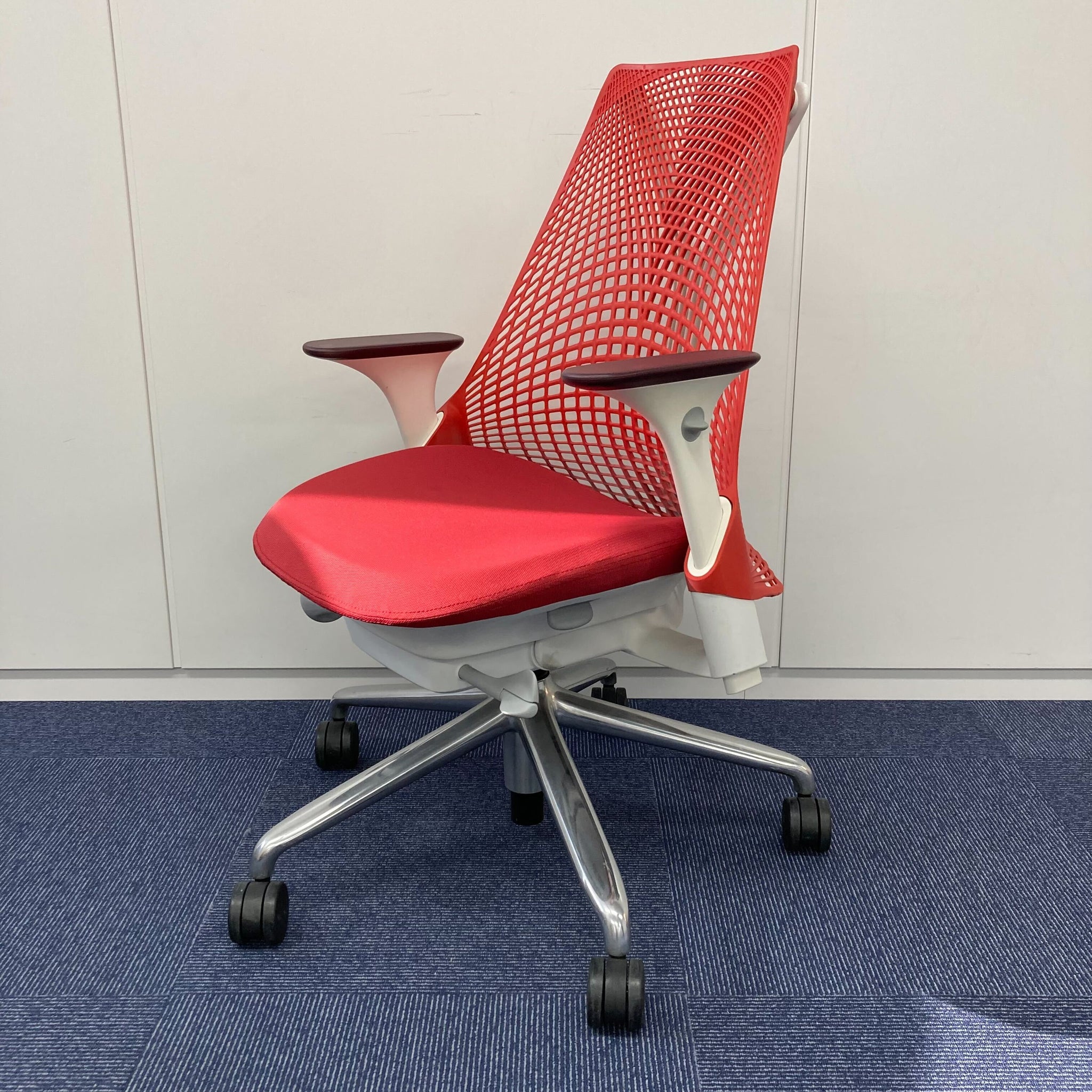 中古 S(美品)】AS1YA23HA-1569 N267BBRO8291| ハーマンミラー SAYL Chair オフィスチェア - Kaggマルシェ