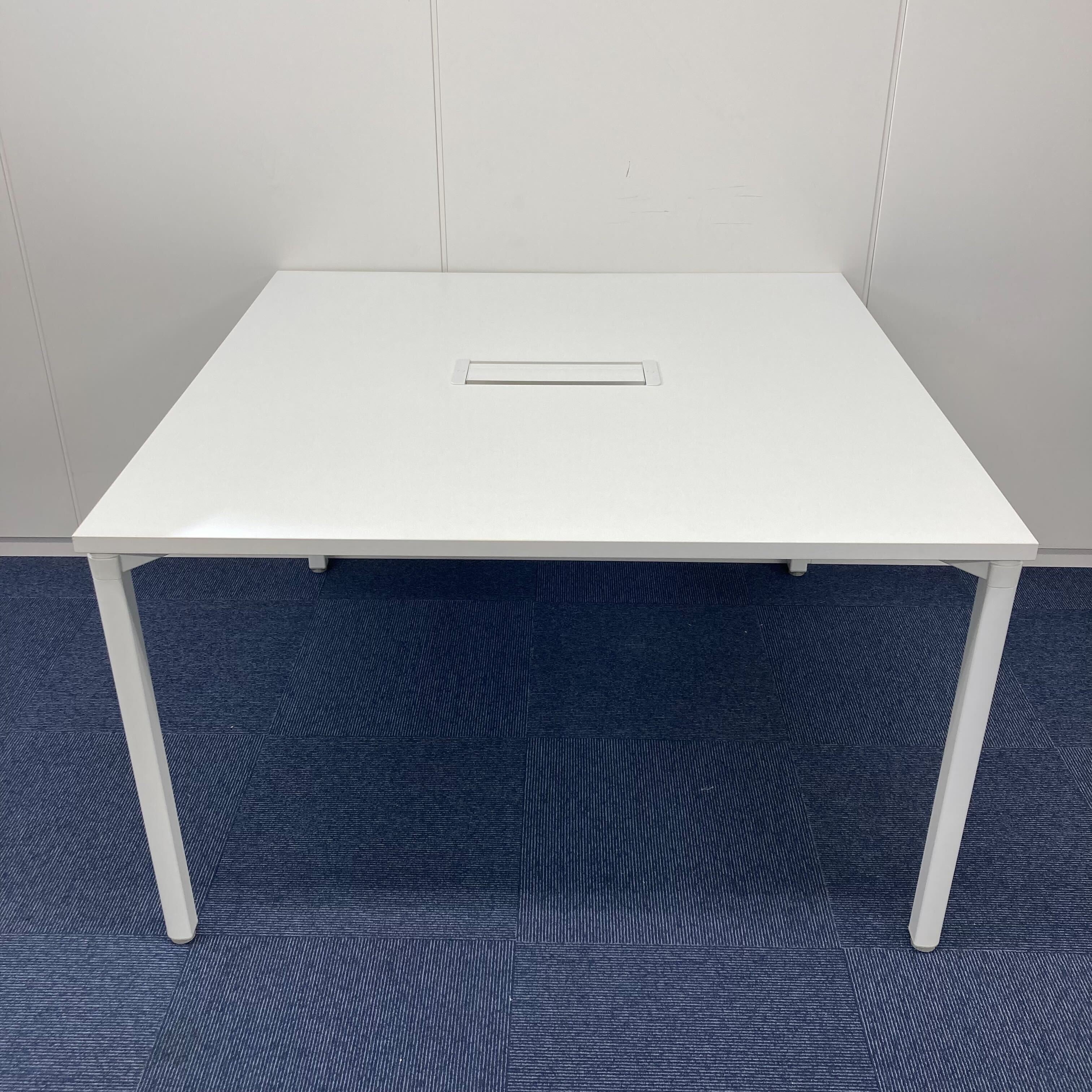 【中古A】PLENA(プレナ) / 幅1200mm 奥行1200mm ミーティングテーブル