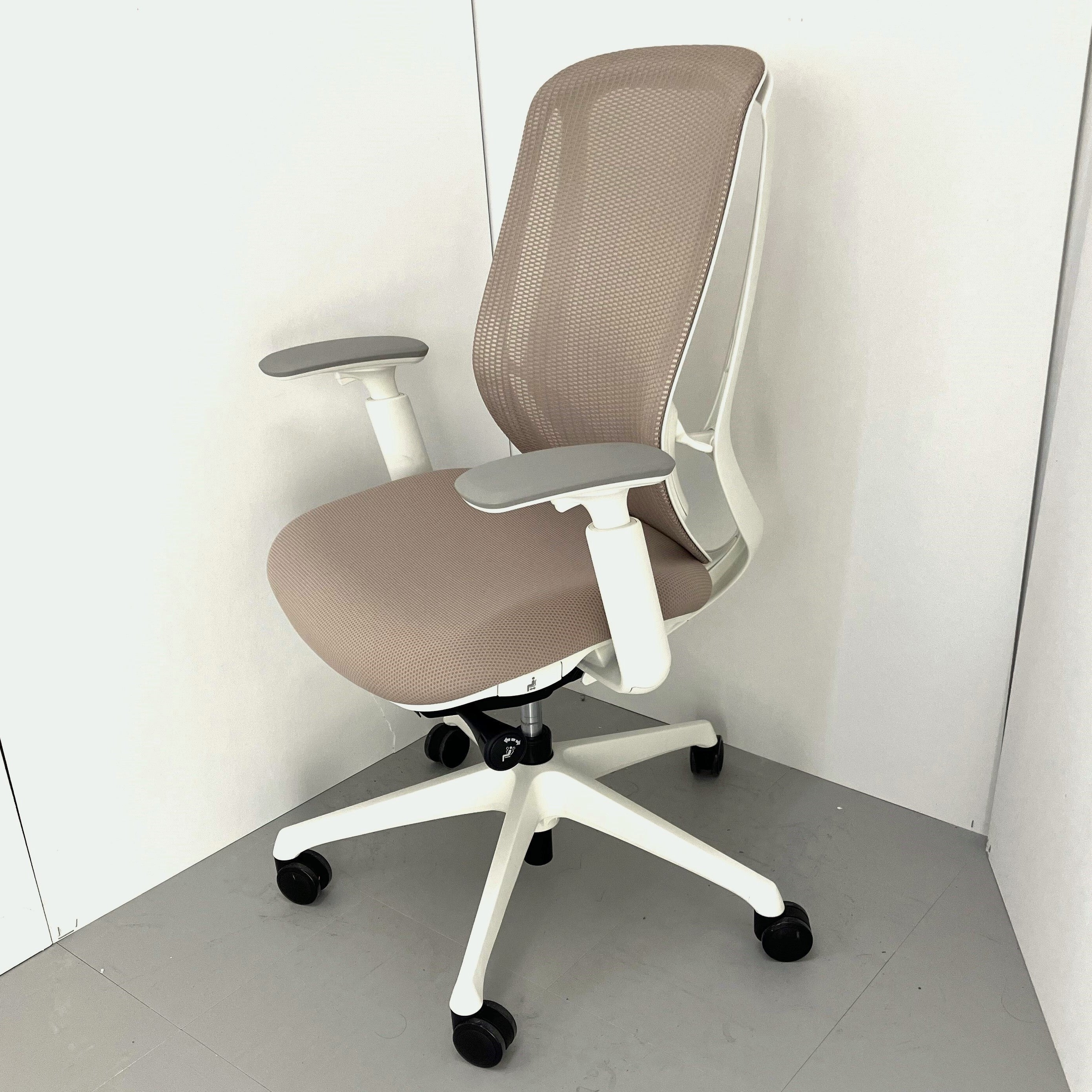 【中古S】Sylphy(シルフィー) C685ZW-FMP7【＊使用期間：1ヶ月程度＊】