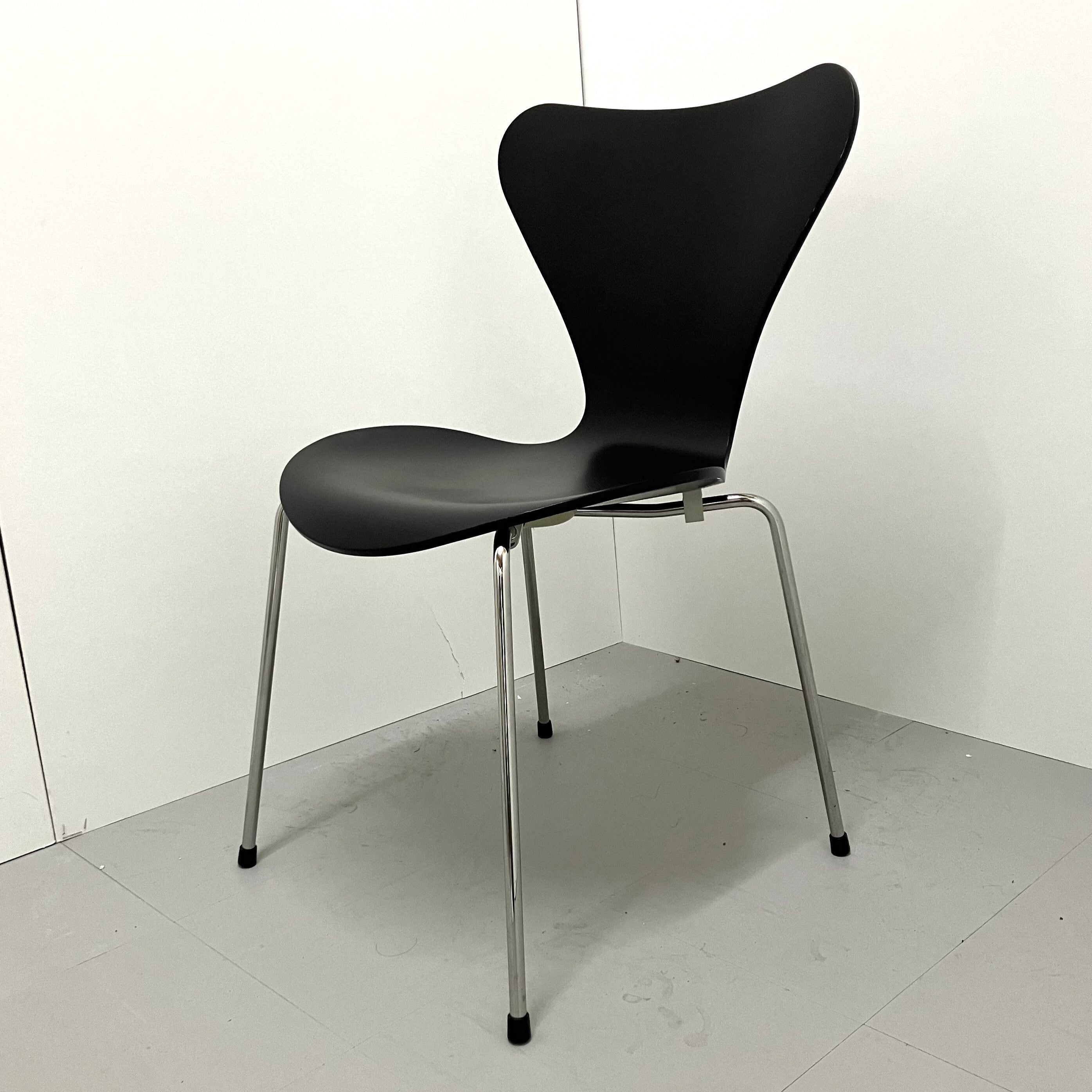 【中古A】Series 7(セブンチェア)／ブラック