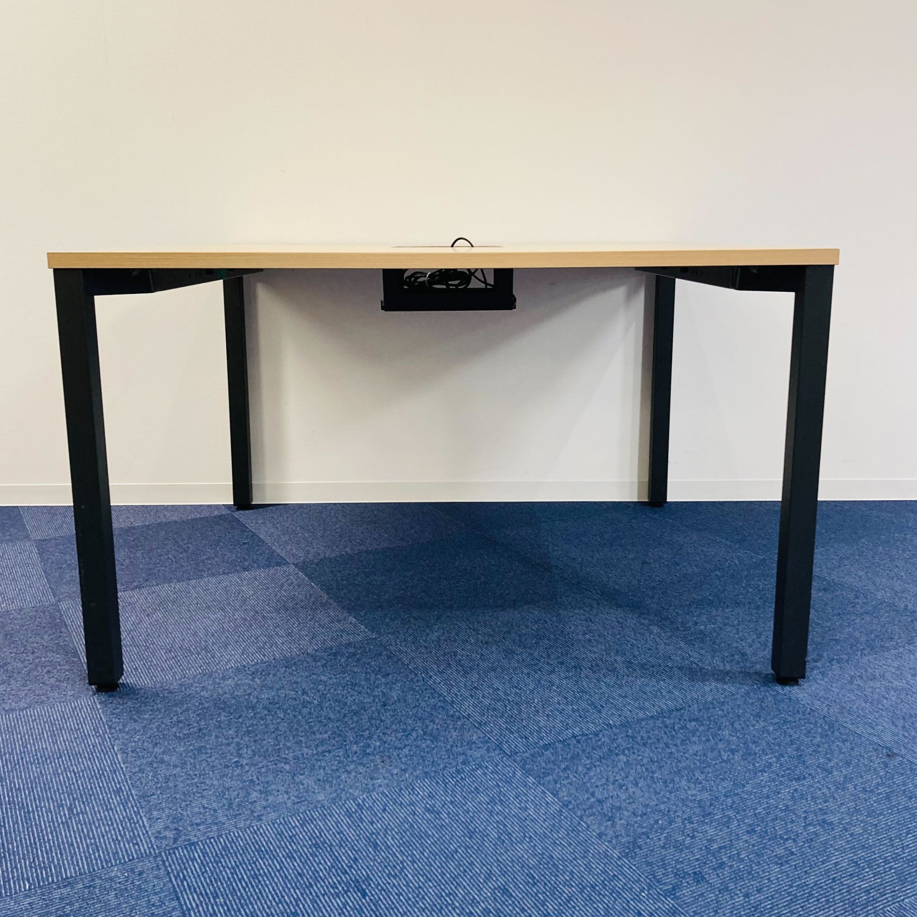 【中古S】ActLink(アクトリンク) / 幅1200mm 奥行1200mm ミーティングテーブル