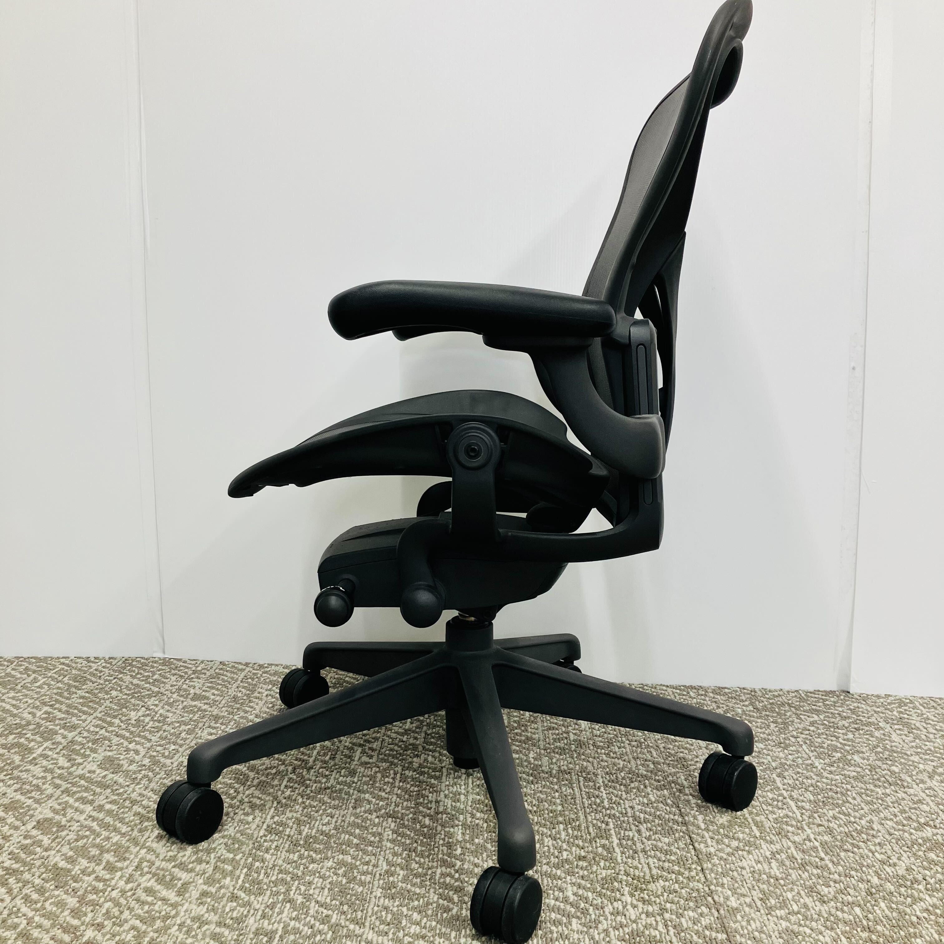 【中古A】Aeron Chair(アーロンチェア) リマスタードライト AER1B22PWZSSG1G1G1BBBK23103