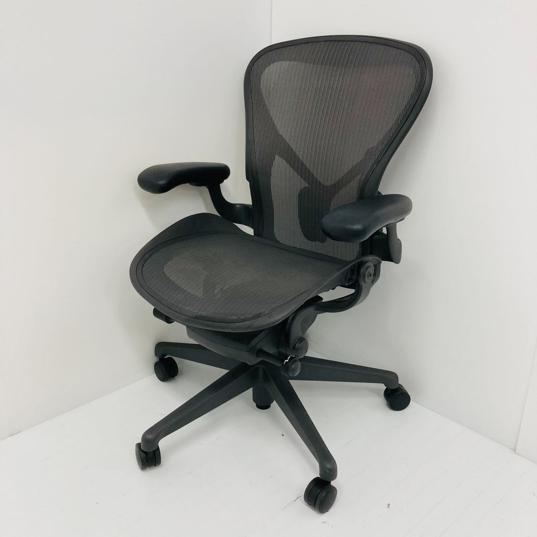 【中古A】Aeron Chair(アーロンチェア) リマスタードライト AER1B22PWZSSG1G1G1BBBK23103
