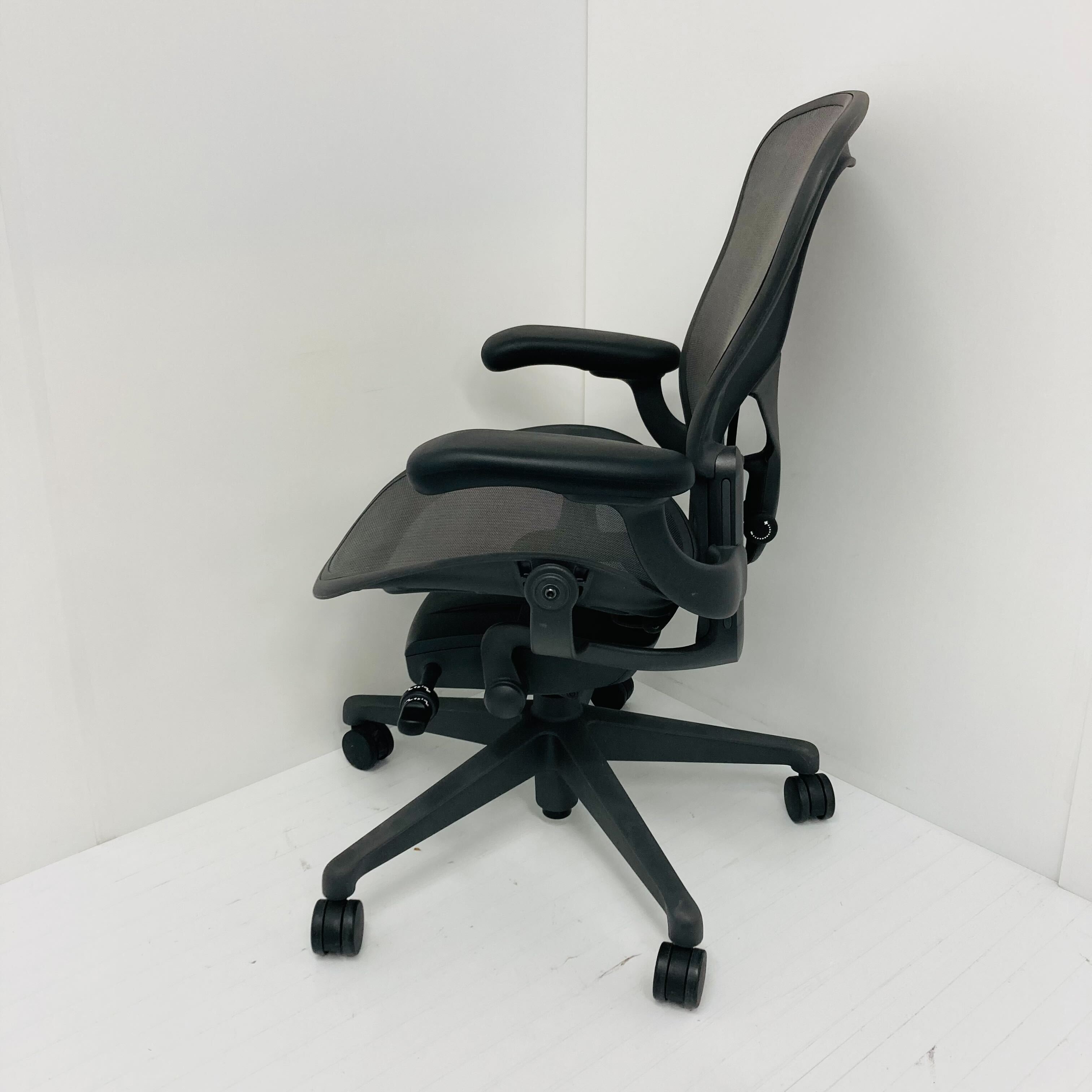 【中古 A(中古品)】Aeron Chair(アーロンチェア) リマスタード※固定肘※ AER1B23PW-ALPG1G1G1BBBK23103