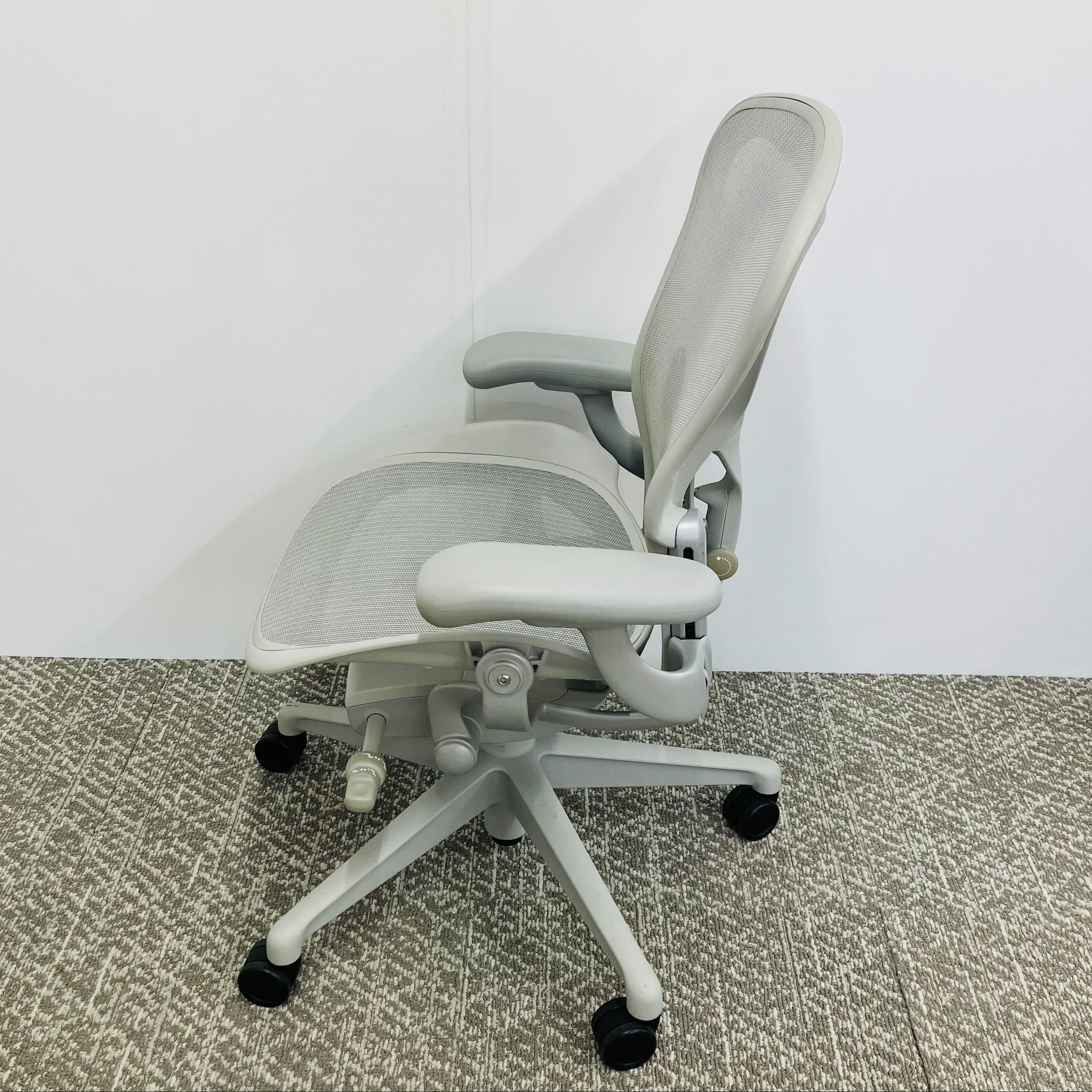 【中古A】Aeron Chair(アーロンチェア) リマスタード