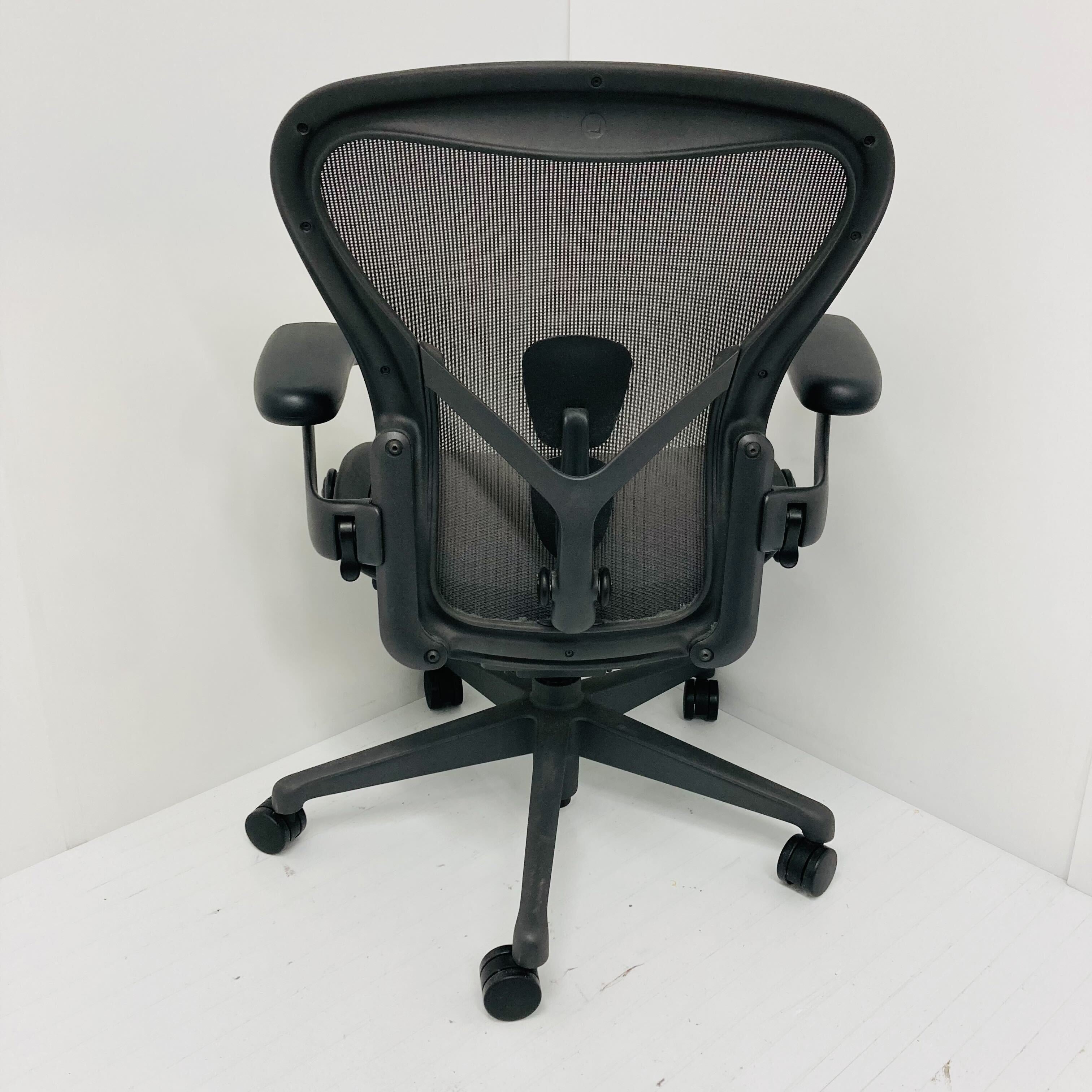 【中古 S(美品)】Aeron Chair(アーロンチェア) AER1B23DW ALPG1G1G1BBBK23103【＊使用期間：2ヶ月程度＊】 中古A】Aeron Chair(アーロンチェア) AER1B23DW
