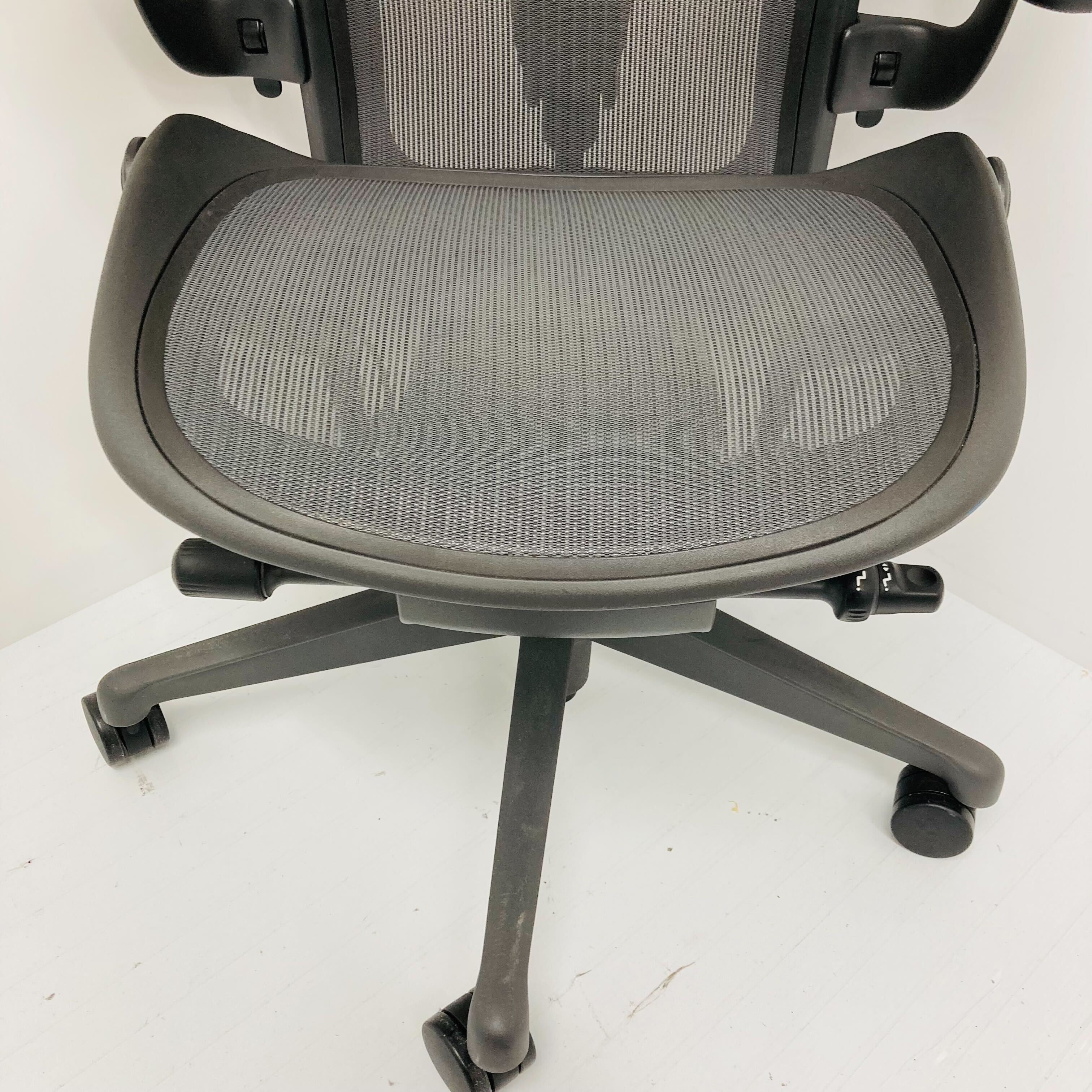 中古A】Aeron Chair(アーロンチェア) AER1B23DW