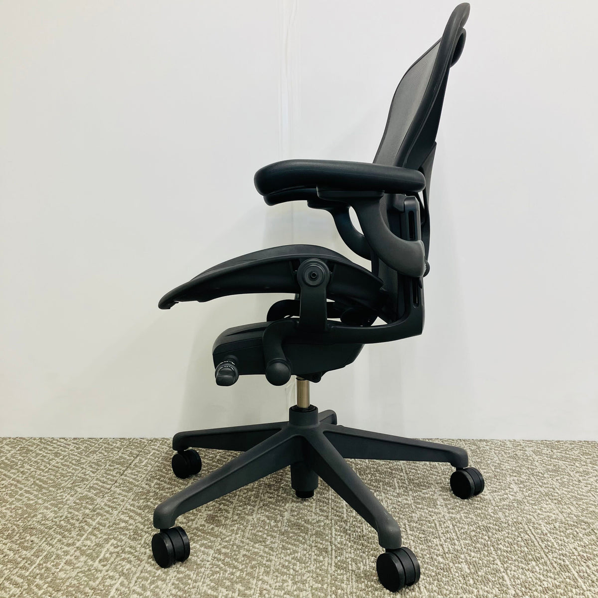 【中古A】Aeron Chair(アーロンチェア) AER1B23DW ALPG1G1G1BBBK23103