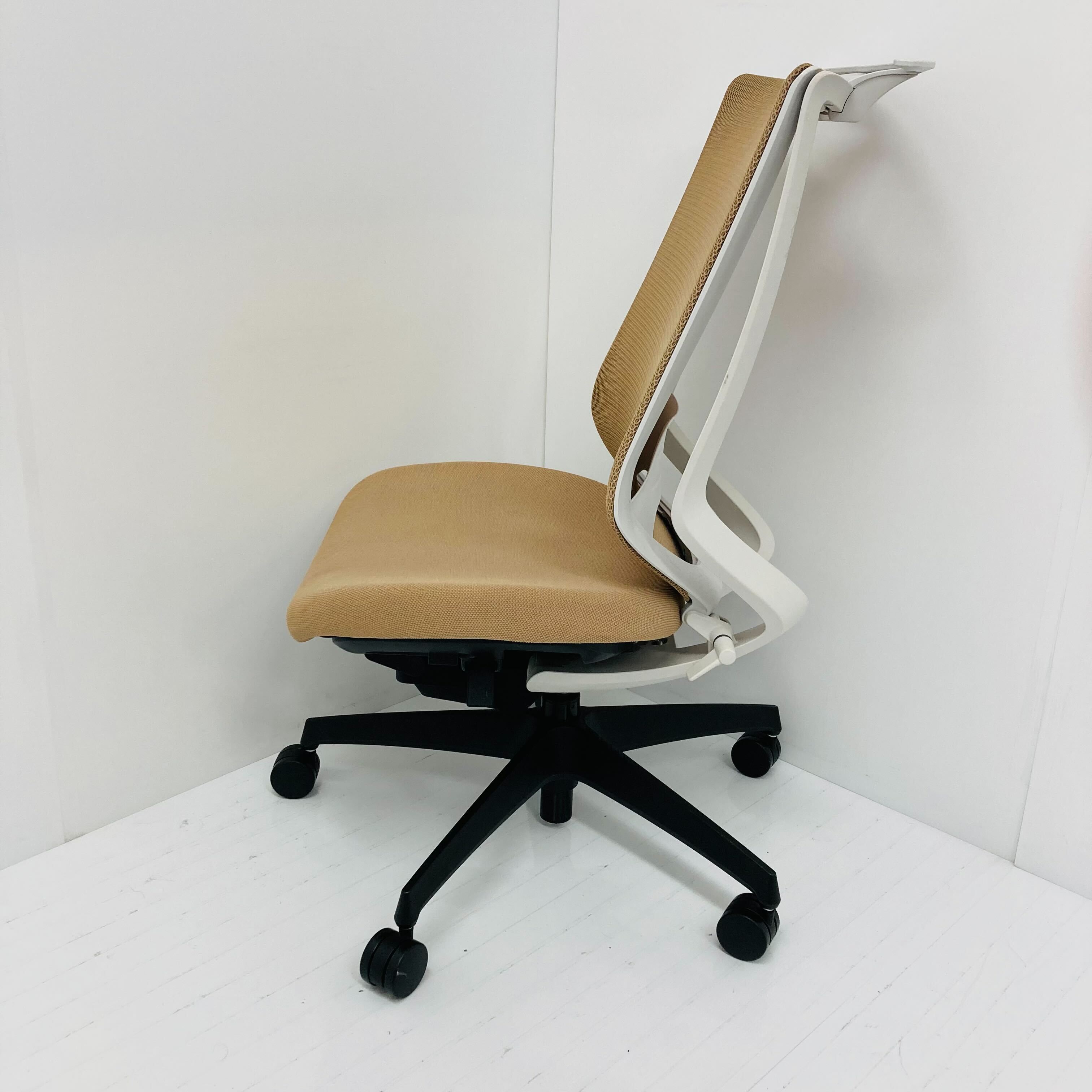 【中古S_2022年製】Duora(デュオラ) CRS-G3000E1 ＊ハンガー付き＊