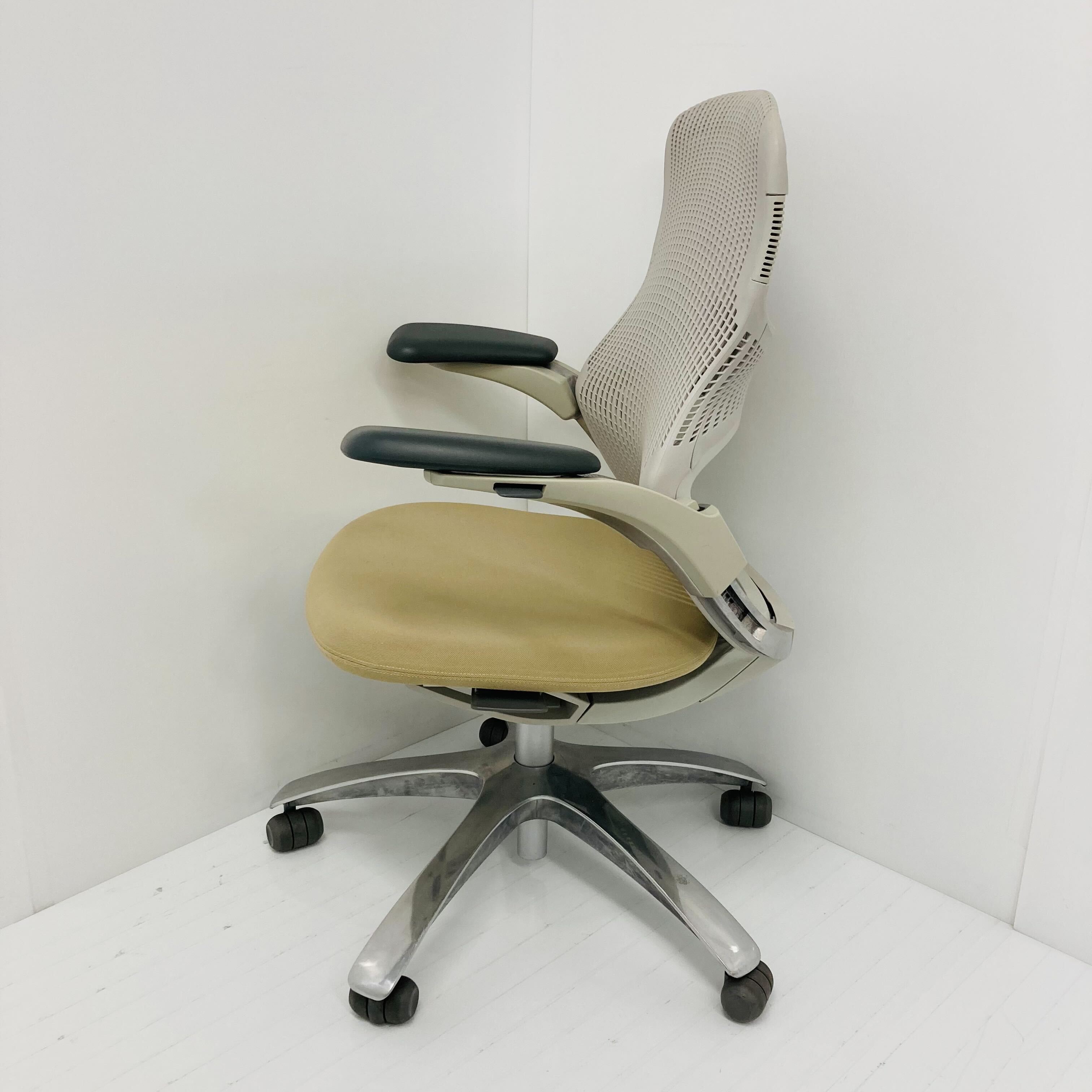 【中古S】Generation(ジェネレーション) / 可動肘・ベージュ系