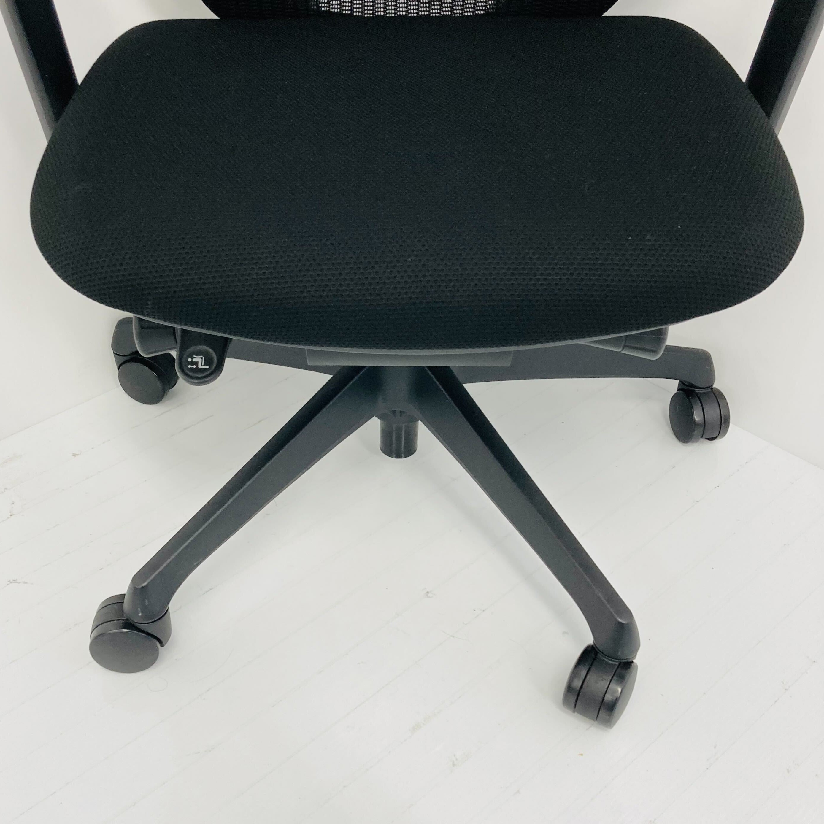 【中古 S(美品)】Sylphy(シルフィー) C685XR-FMP1 中古】シルフィー C685XR FMP1 オカムラ/okamura 肘付ハイバックチェア