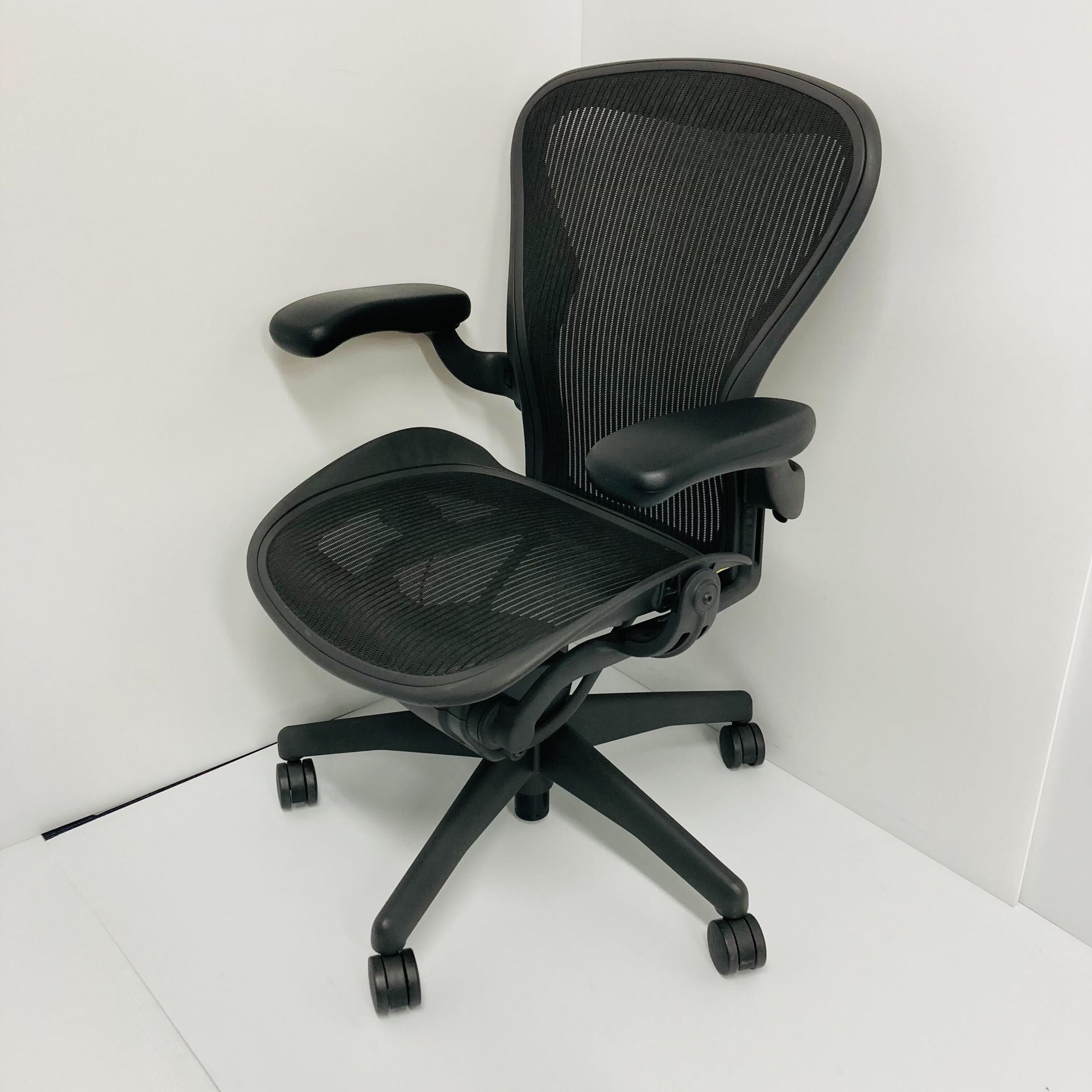 中古A】Aeron Chair(アーロンチェア) クラシック スタンダード※可動肘 