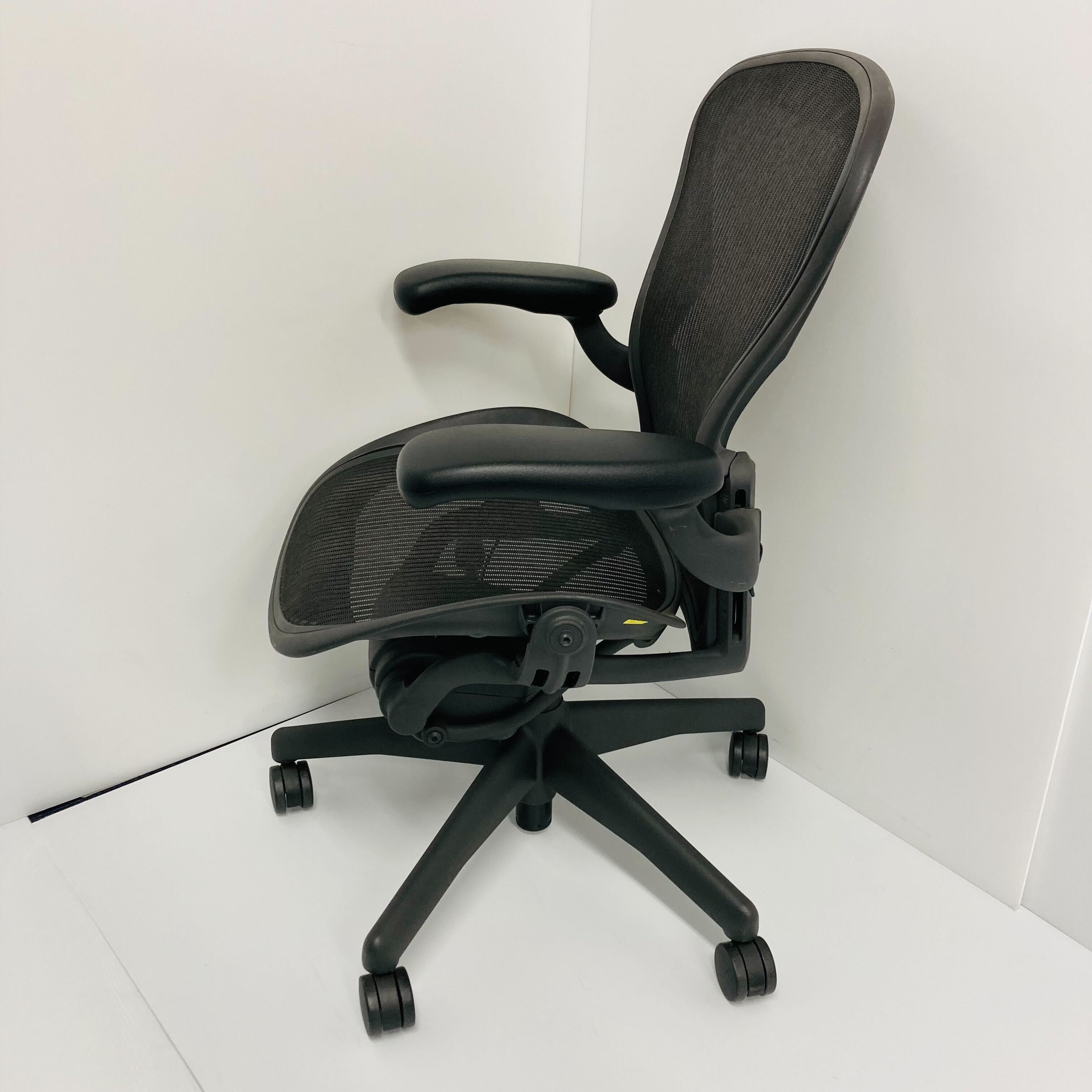 中古A】Aeron Chair(アーロンチェア) クラシック スタンダード※可動肘