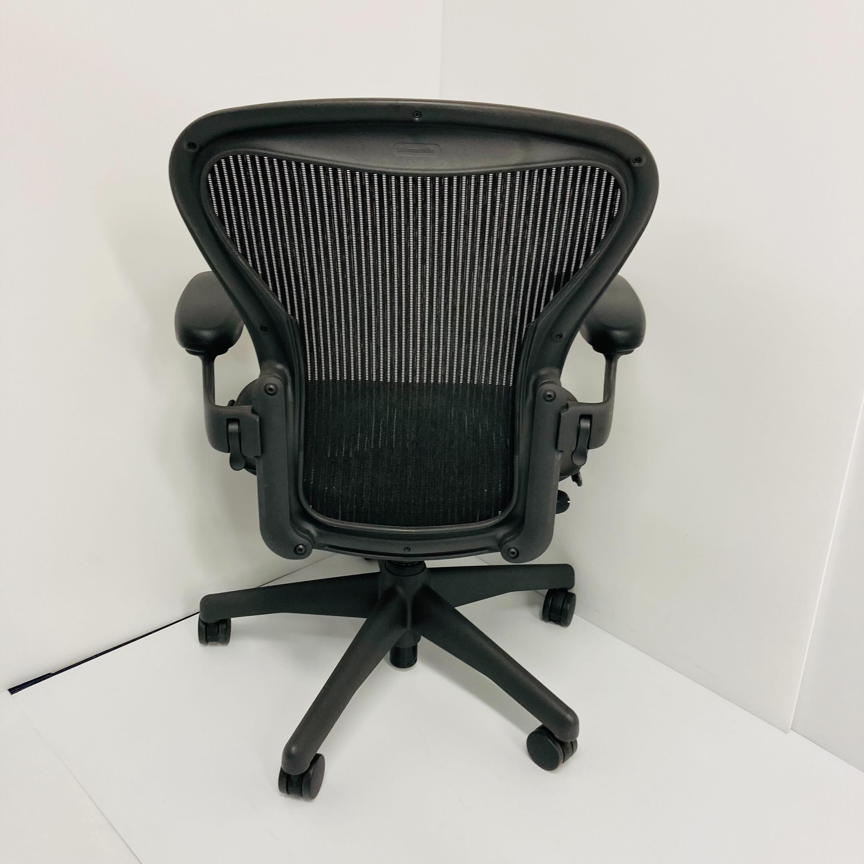 中古A】Aeron Chair(アーロンチェア) クラシック スタンダード※可動肘