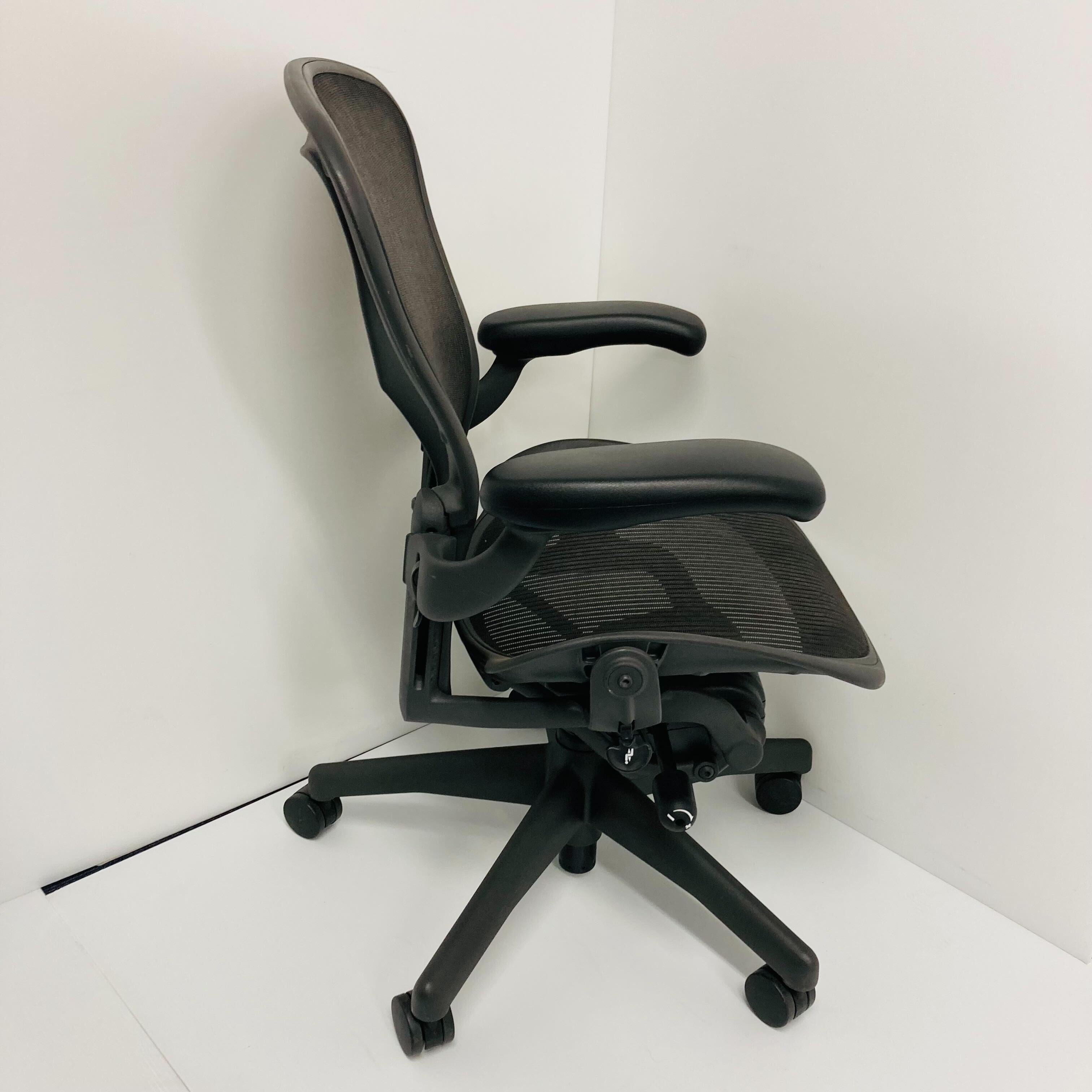 中古A】Aeron Chair(アーロンチェア) クラシック スタンダード※可動肘