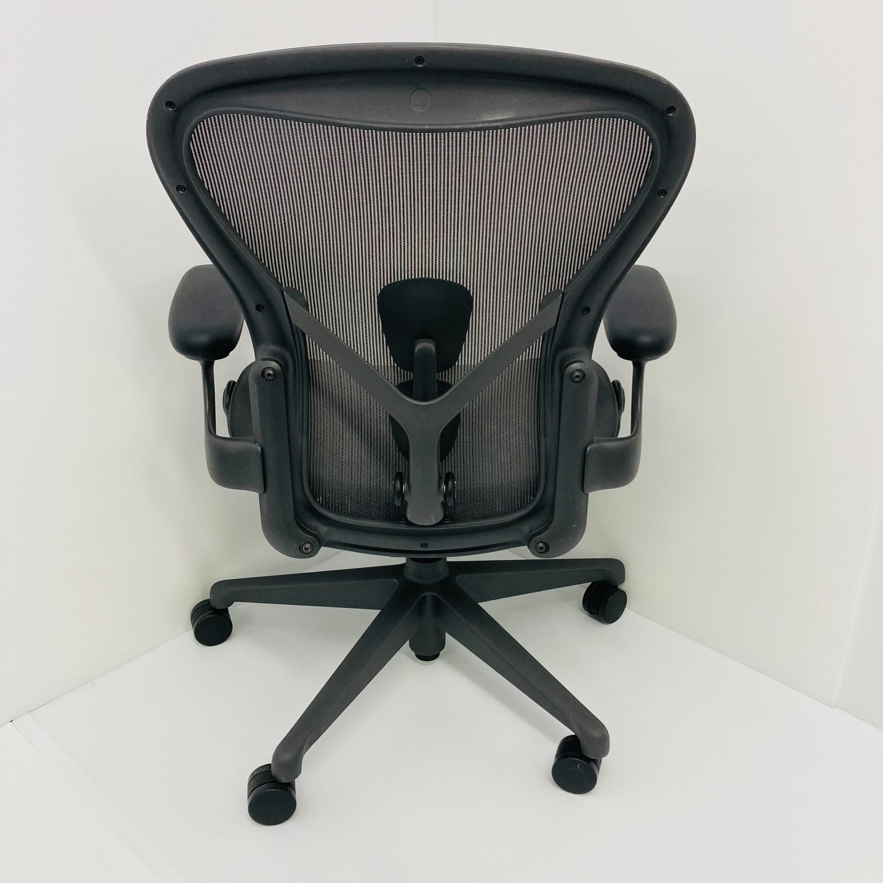 アローンチェア　中古 中古A】Aeron Chair(アーロンチェア) リマスタード※固定肘※ AER1B23PW