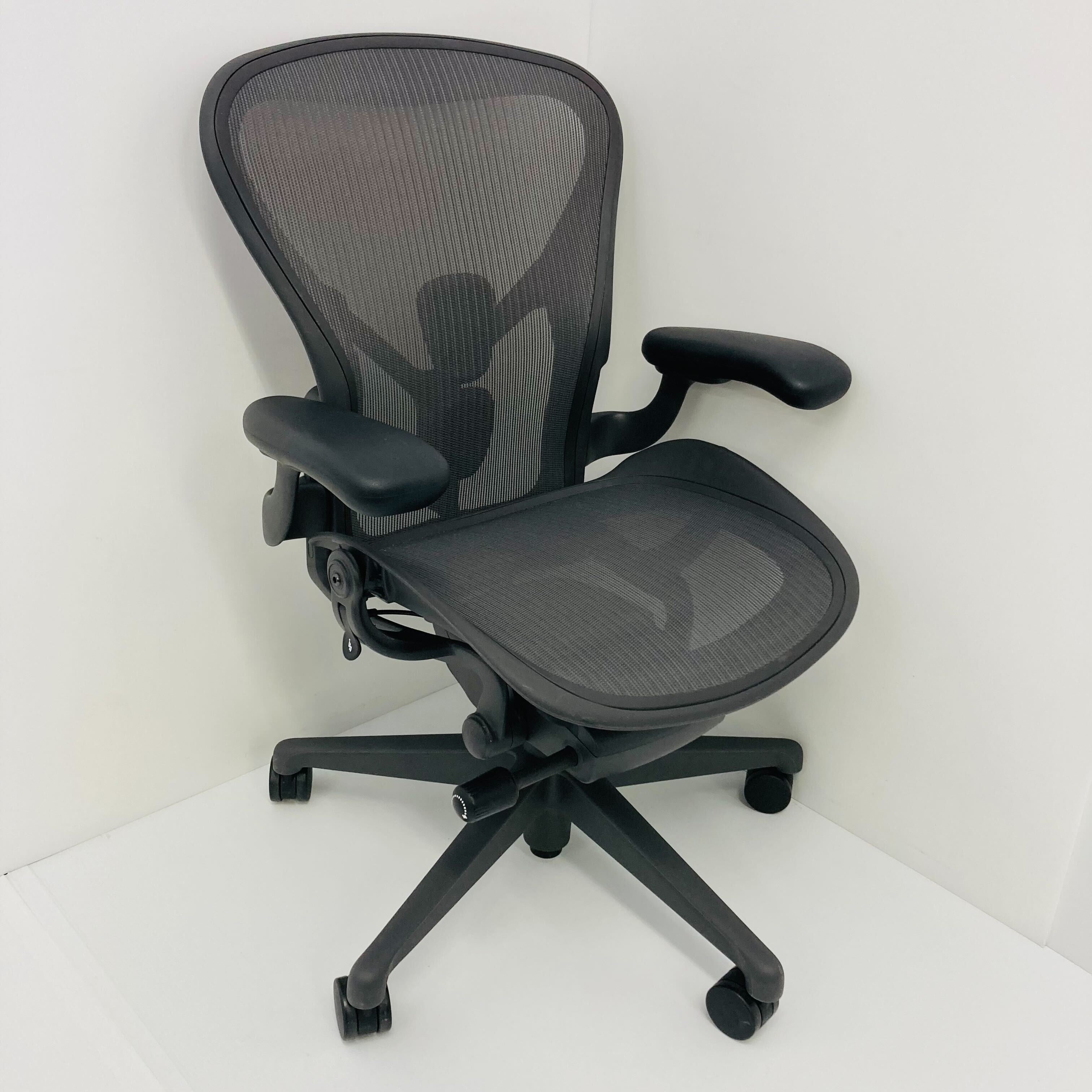 中古A】Aeron Chair(アーロンチェア) リマスタード※固定肘※ AER1B23PW
