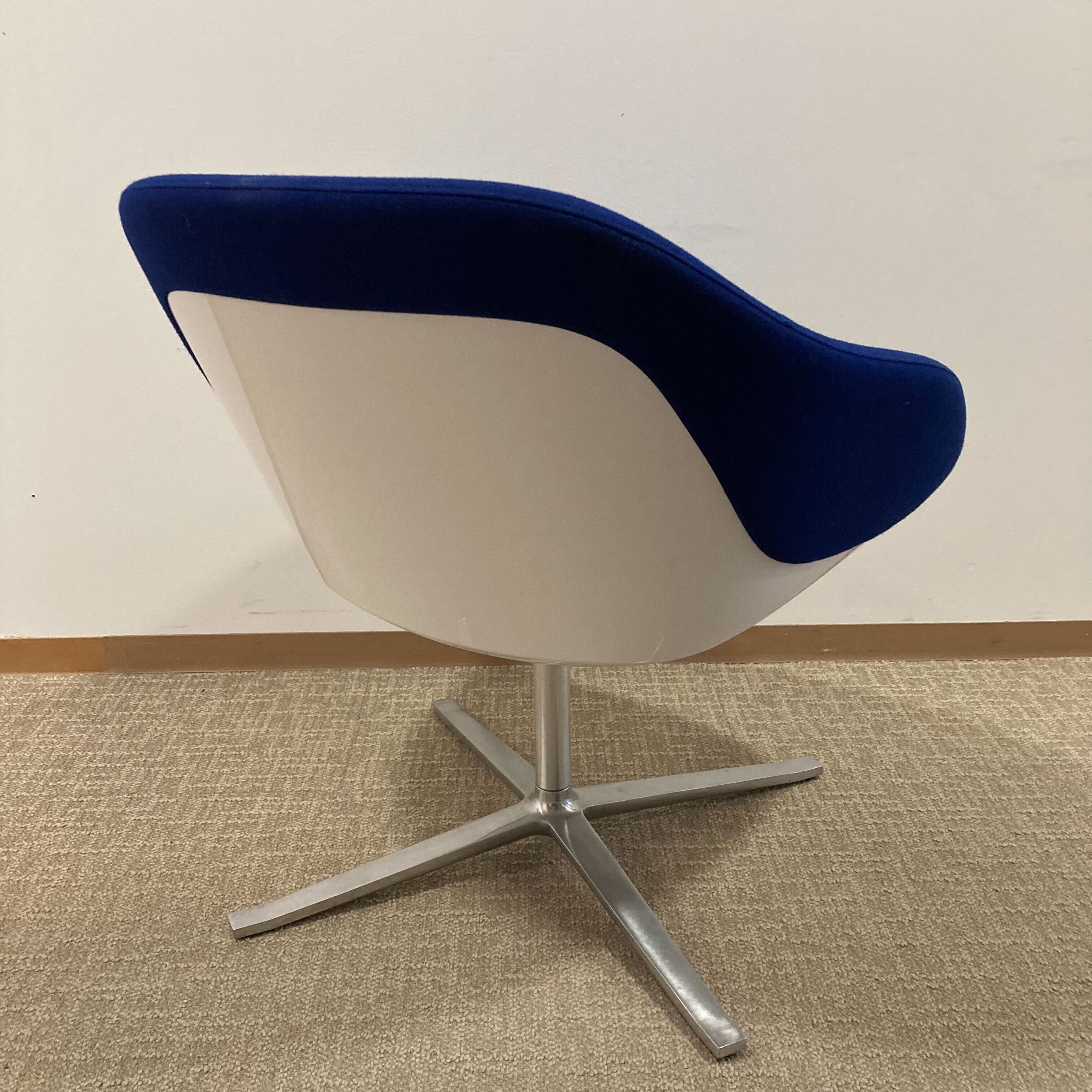 【中古A】Turtle Lounge Armchair(タートルラウンジアームチェア) ミーティングチェア / ブルー系