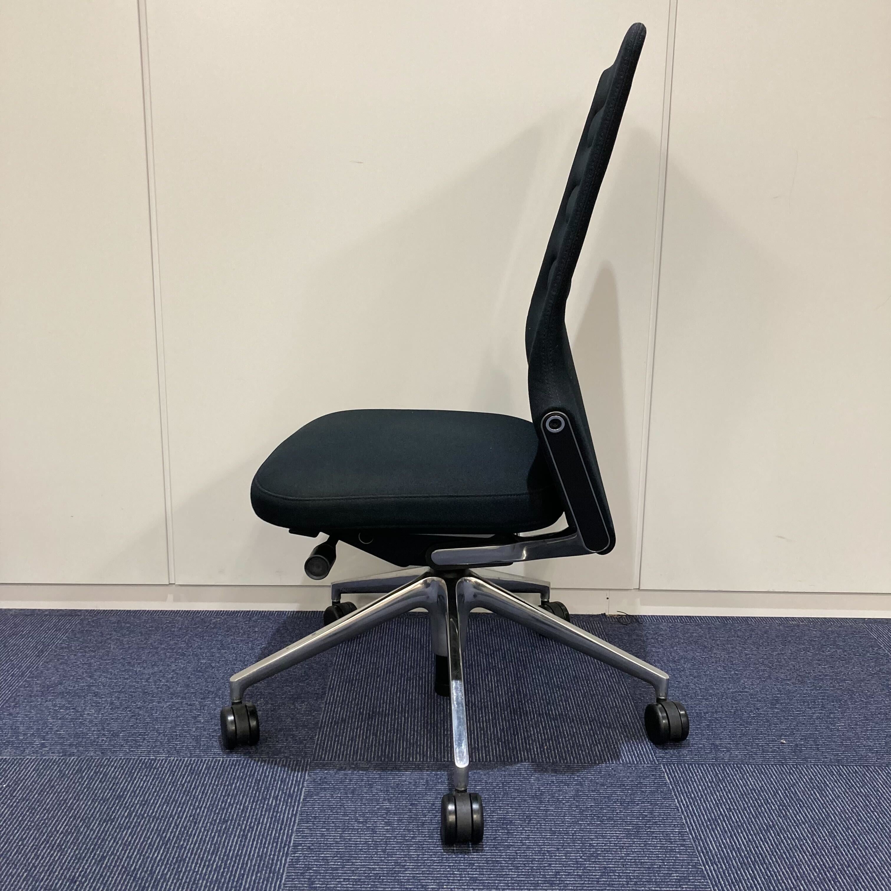 vitra. ヴィトラ AC4  ブラック ハイバック レザー 肘付 　 A vitra. ヴィトラ AC4 ブラック ハイバック レザー 肘付 A